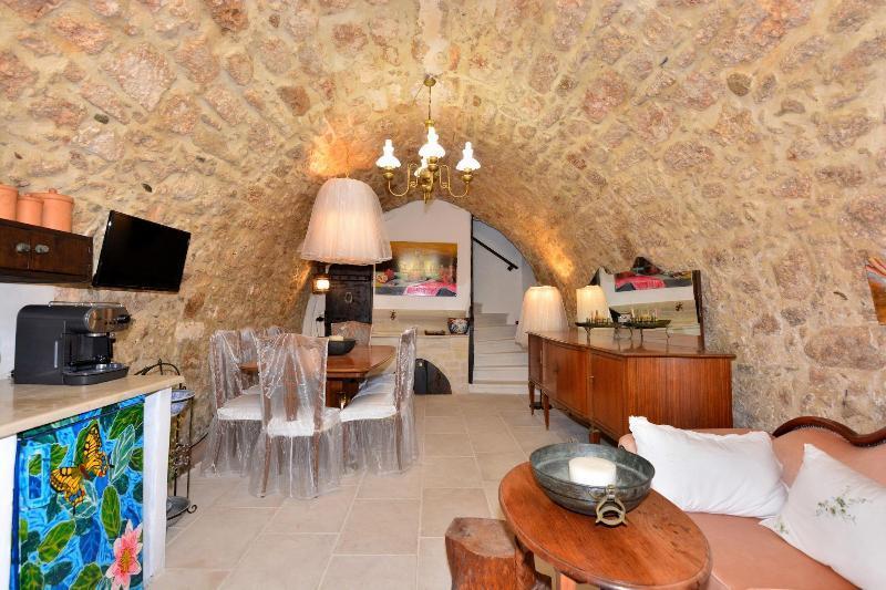 Antonia's House - Old Town Homestay *